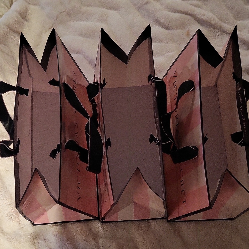 🩷🤍🖤 Victoria's Secret Pink Striped Shopping Bag🖤🤍🩷 - Picture 2 of 3